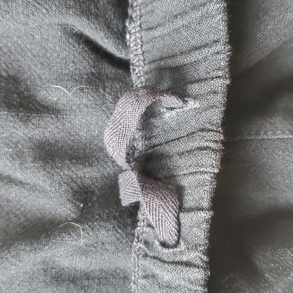 Scalloped Black Shorts - Picture 3 of 7